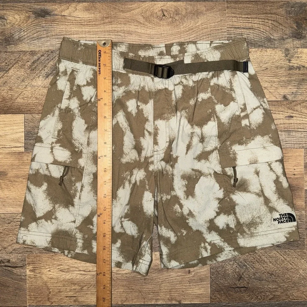 The North Face Shorts Men Size Small Class V Pull-On Camo Print